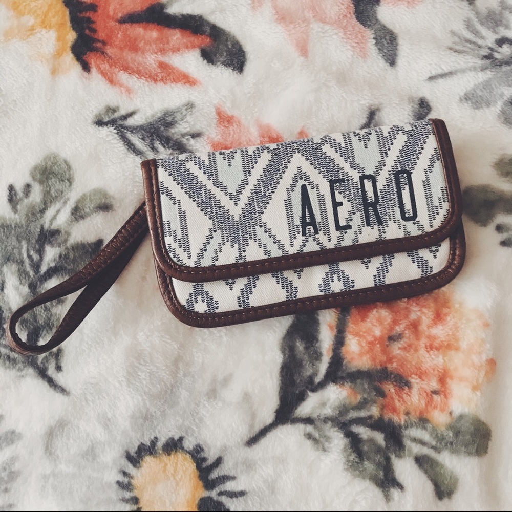 Aeropostale Blue Diamond Pattern Wallet
